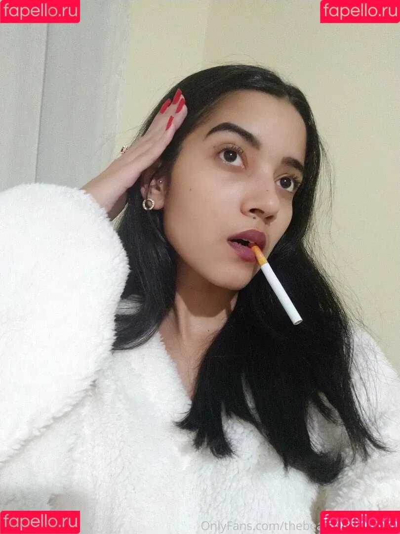 thebeautyofsmoking Onlyfans Photo Gallery 