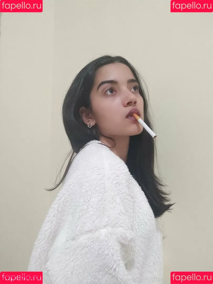thebeautyofsmoking Onlyfans Photo Gallery 