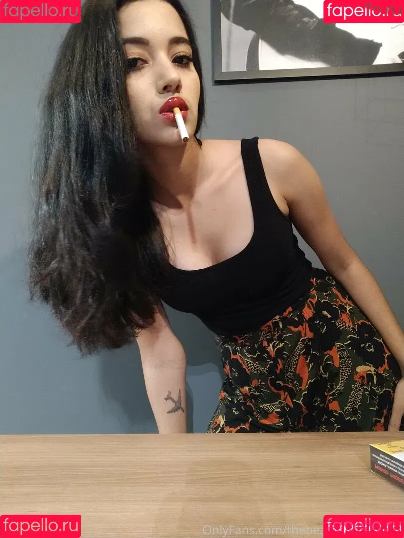 thebeautyofsmoking Onlyfans Photo Gallery 