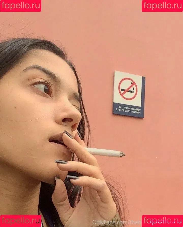 thebeautyofsmoking Onlyfans Photo Gallery 