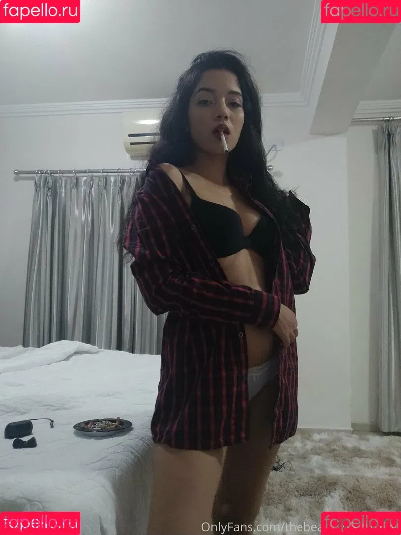thebeautyofsmoking Onlyfans Photo Gallery 