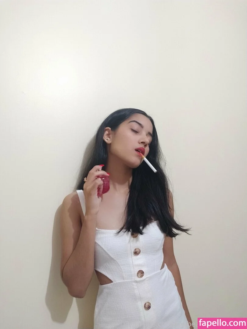 thebeautyofsmoking Onlyfans Photo Gallery 