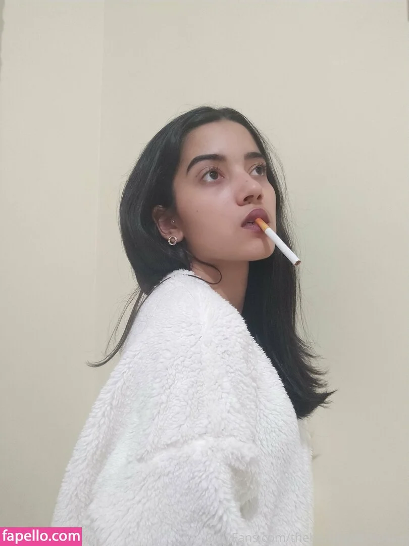 thebeautyofsmoking Onlyfans Photo Gallery 