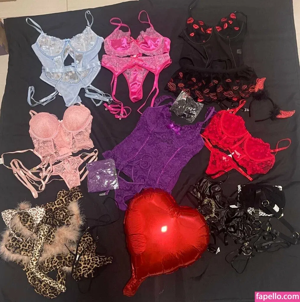 thebeautyofsmoking Onlyfans Photo Gallery 