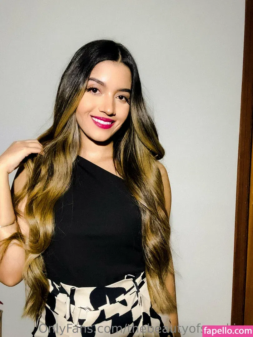 thebeautyofsmoking Onlyfans Photo Gallery 