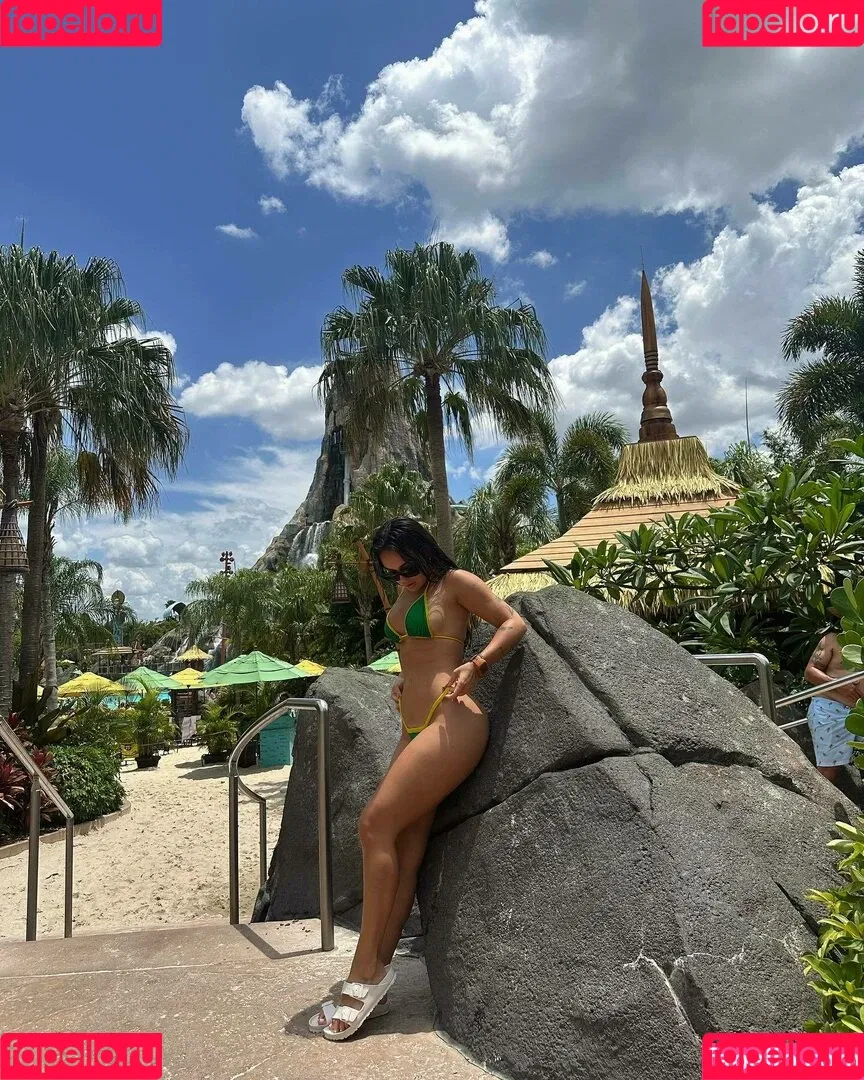 Larissa Santos Onlyfans Photo Gallery 