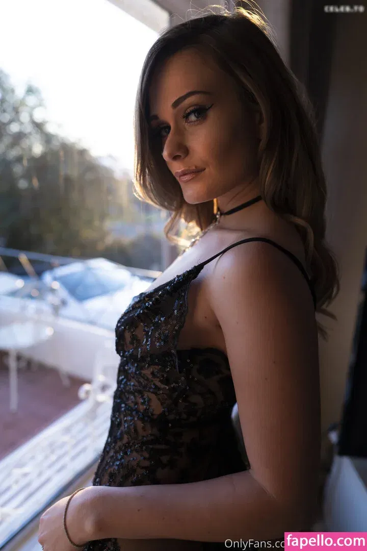 Honour May Onlyfans Photo Gallery 