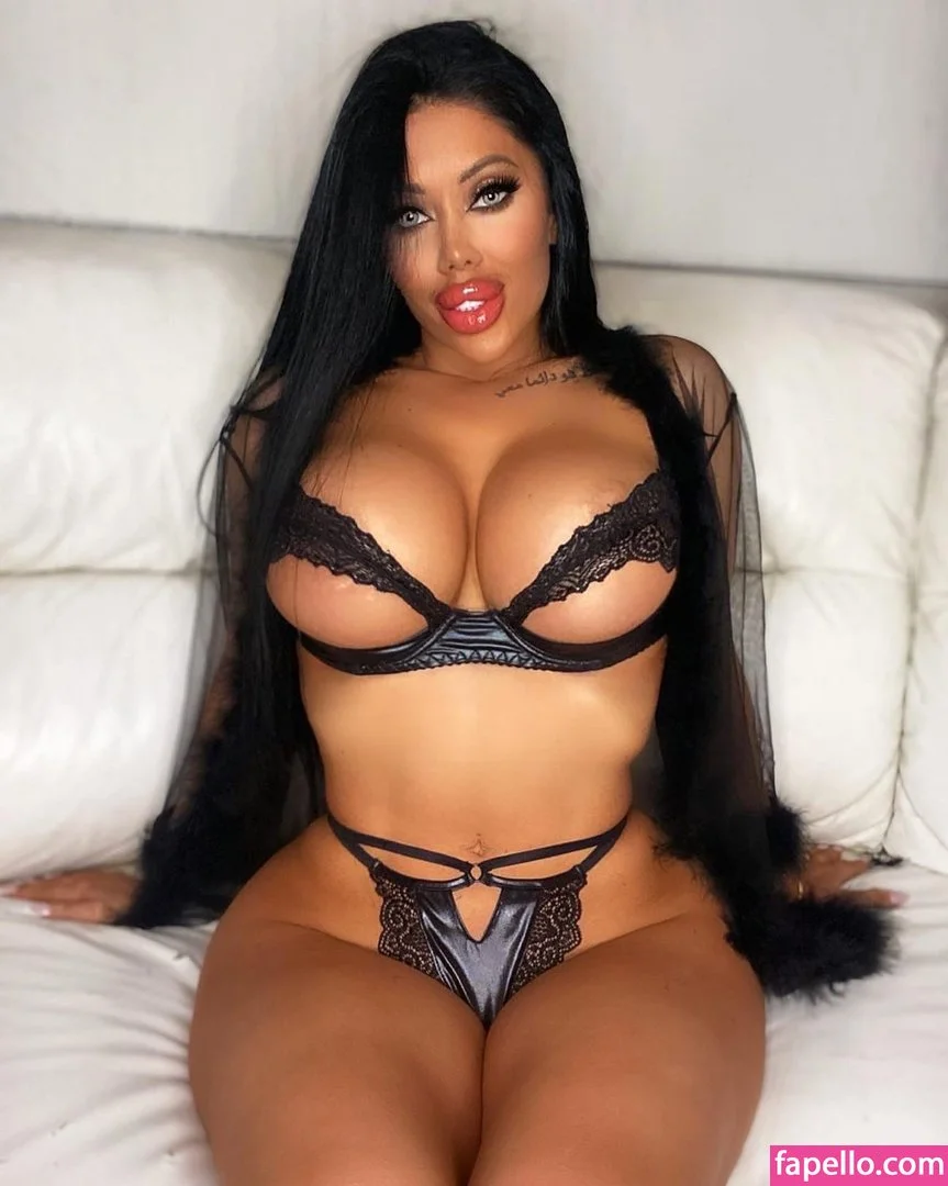 Lara Frost Onlyfans Photo Gallery 