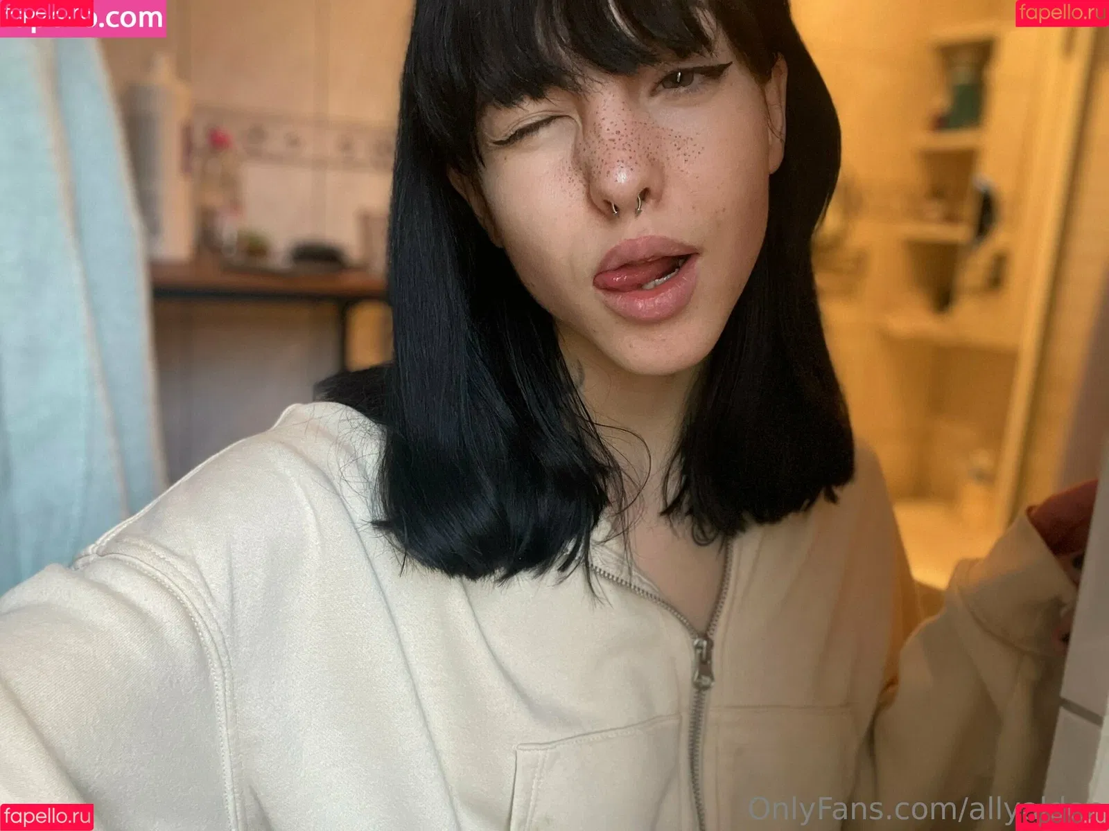 allyalden Onlyfans Photo Gallery 