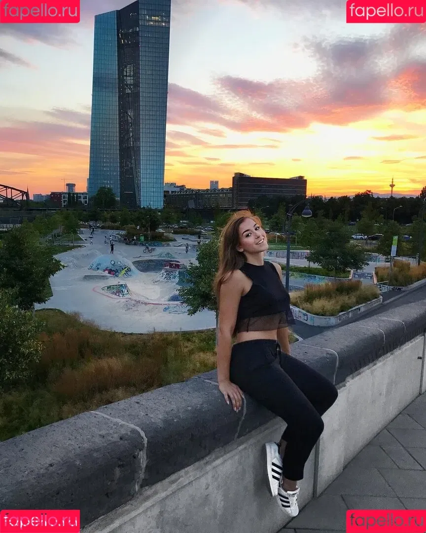 Laurainpictures Onlyfans Photo Gallery 