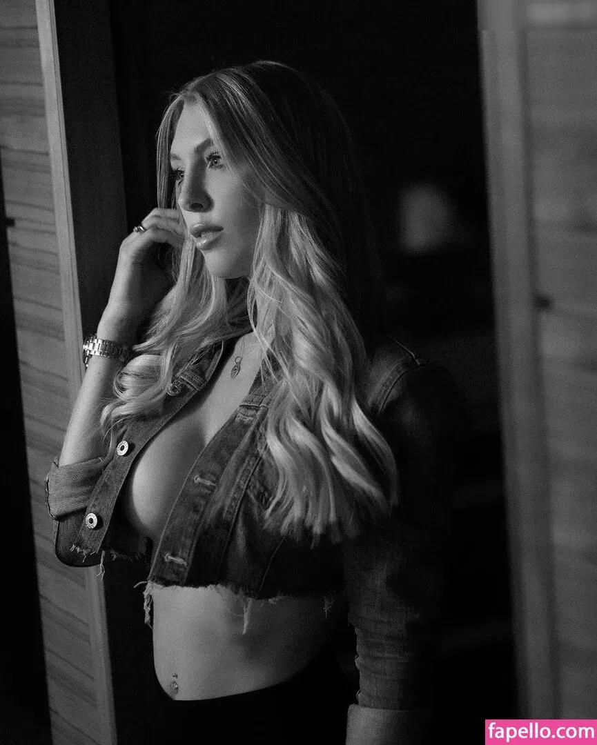 Laura Joelle Onlyfans Photo Gallery 