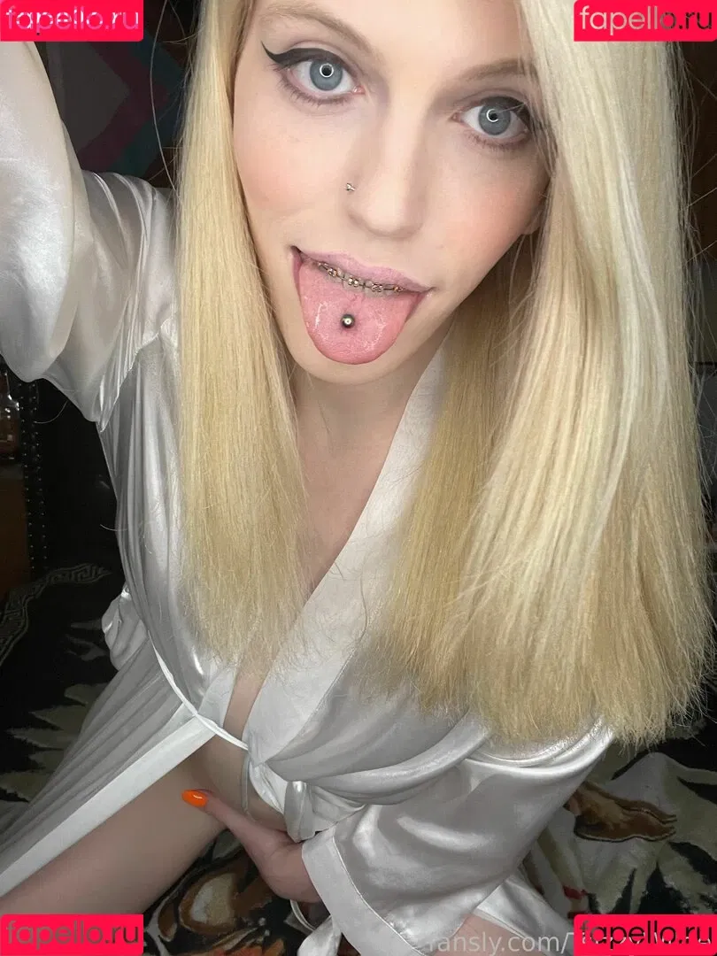 TsIzzyWilde Onlyfans Photo Gallery 