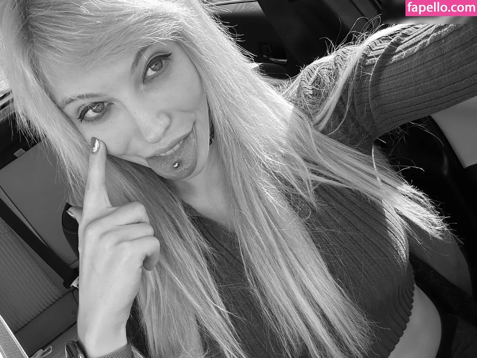 TsIzzyWilde Onlyfans Photo Gallery 