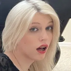 TsIzzyWilde Onlyfans Photo Gallery 