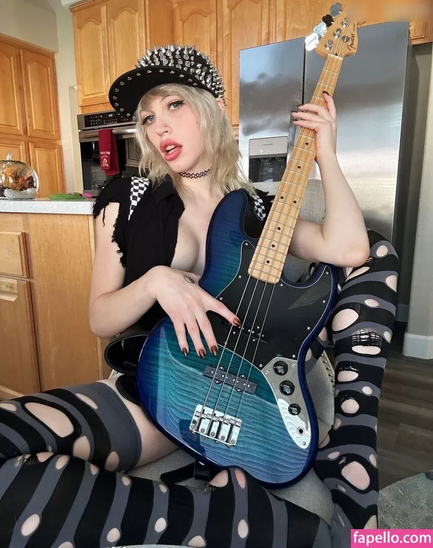 TsIzzyWilde Onlyfans Photo Gallery 