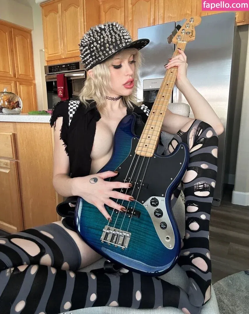 TsIzzyWilde Onlyfans Photo Gallery 