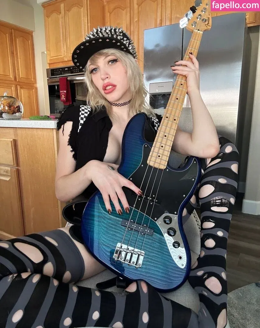 TsIzzyWilde Onlyfans Photo Gallery 