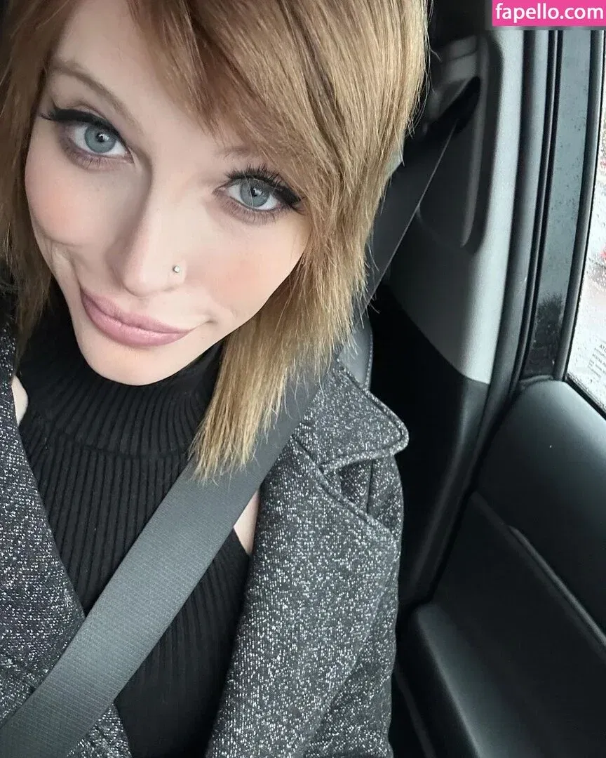 TsIzzyWilde Onlyfans Photo Gallery 