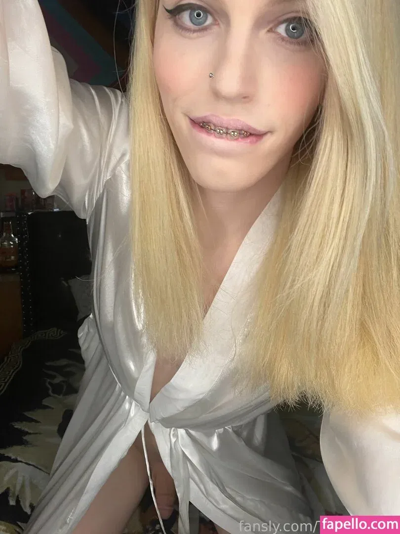 TsIzzyWilde Onlyfans Photo Gallery 