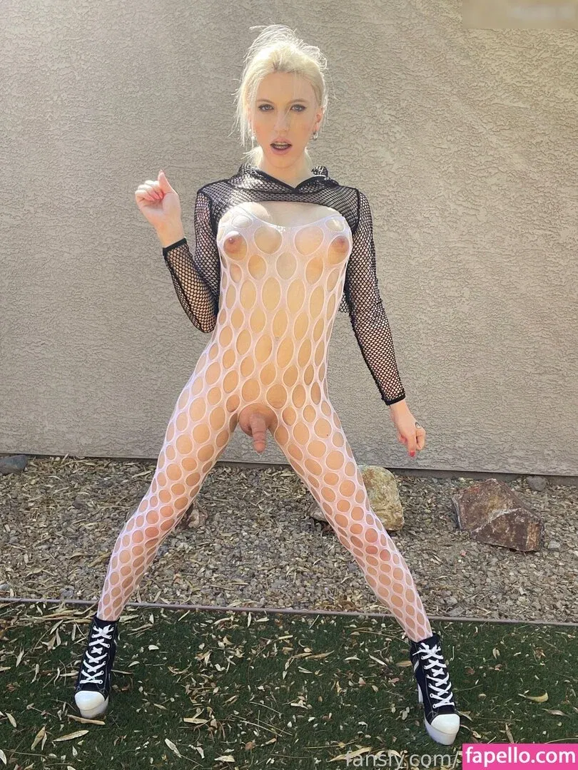 TsIzzyWilde Onlyfans Photo Gallery 