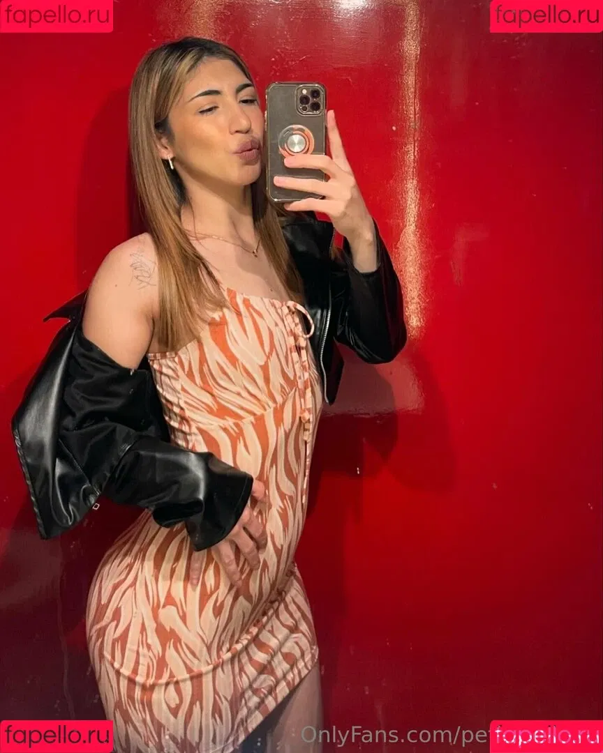 petitehelena Onlyfans Photo Gallery 