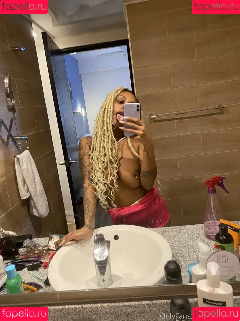 Nura Habib Omer Onlyfans Photo Gallery 