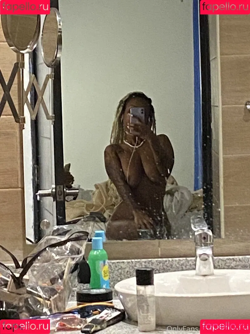 Nura Habib Omer Onlyfans Photo Gallery 