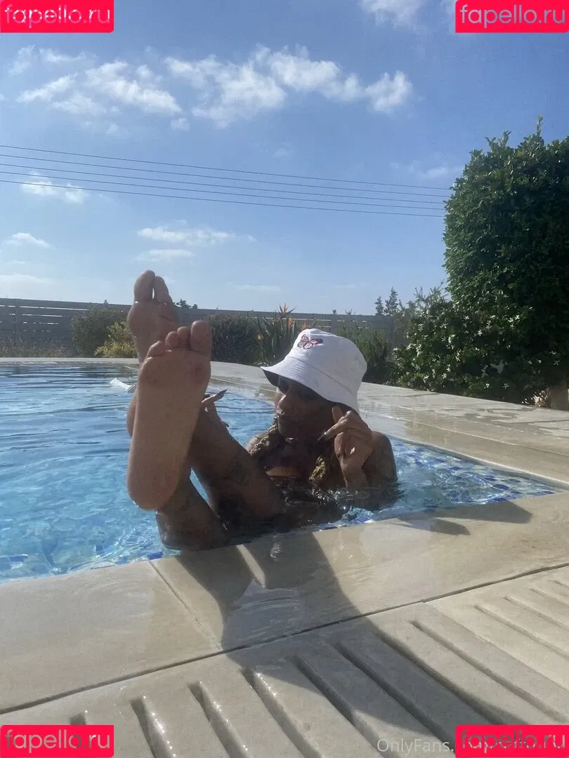 Nura Habib Omer Onlyfans Photo Gallery 