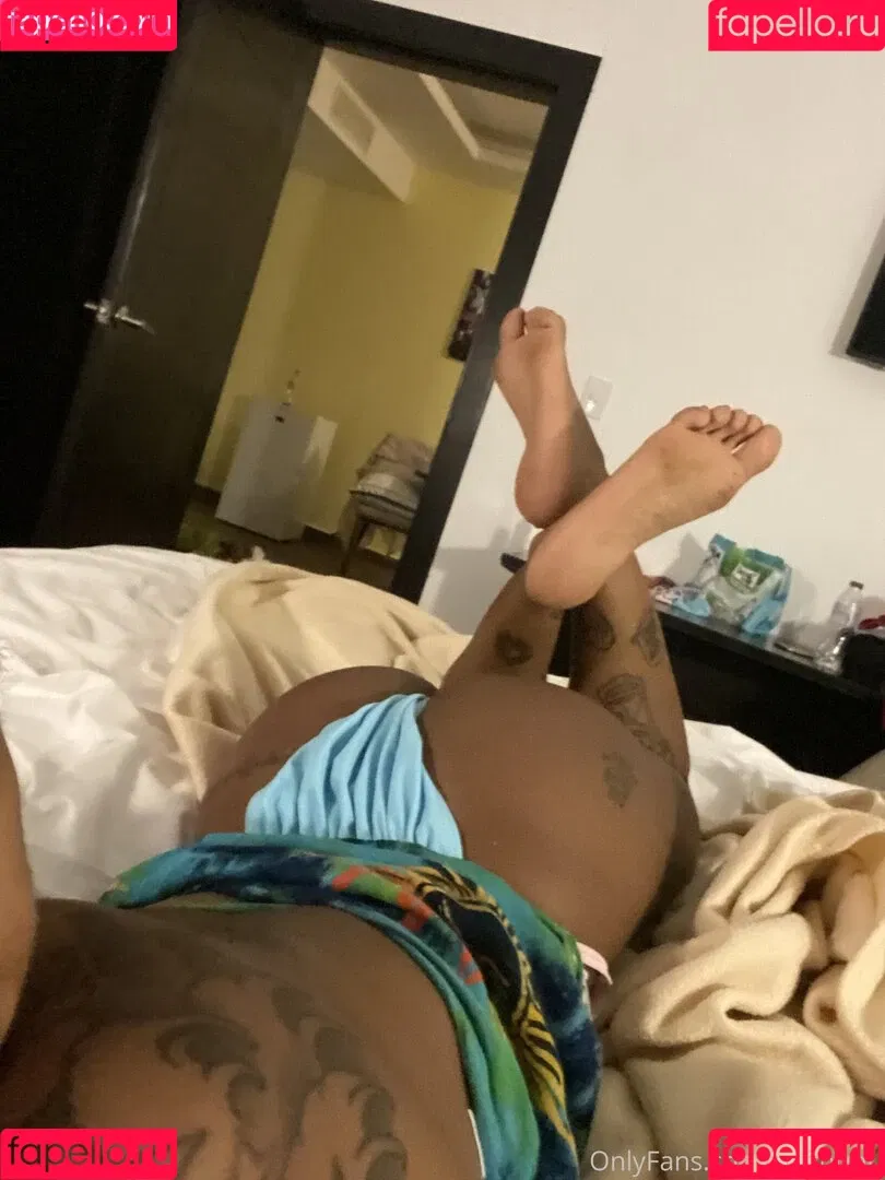 Nura Habib Omer Onlyfans Photo Gallery 