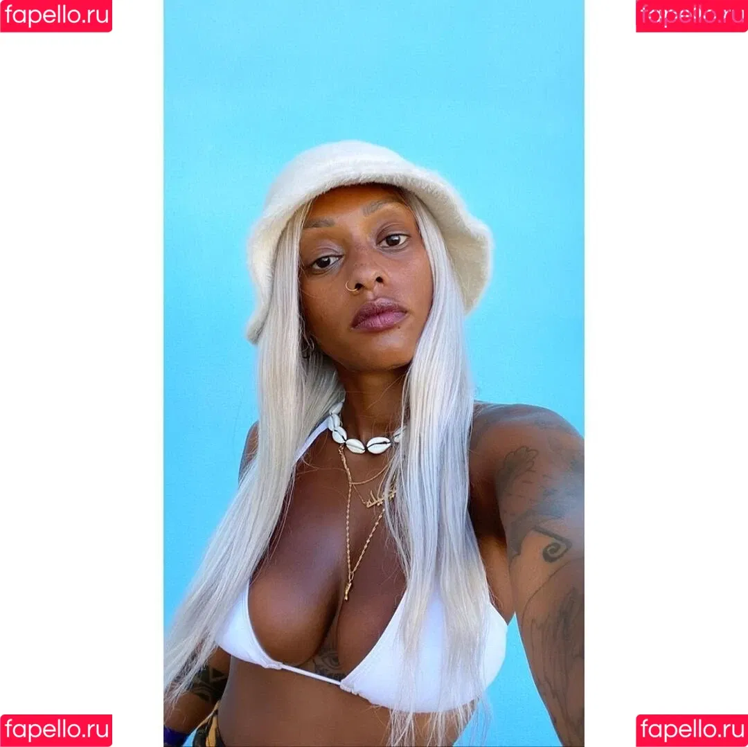 Nura Habib Omer Onlyfans Photo Gallery 