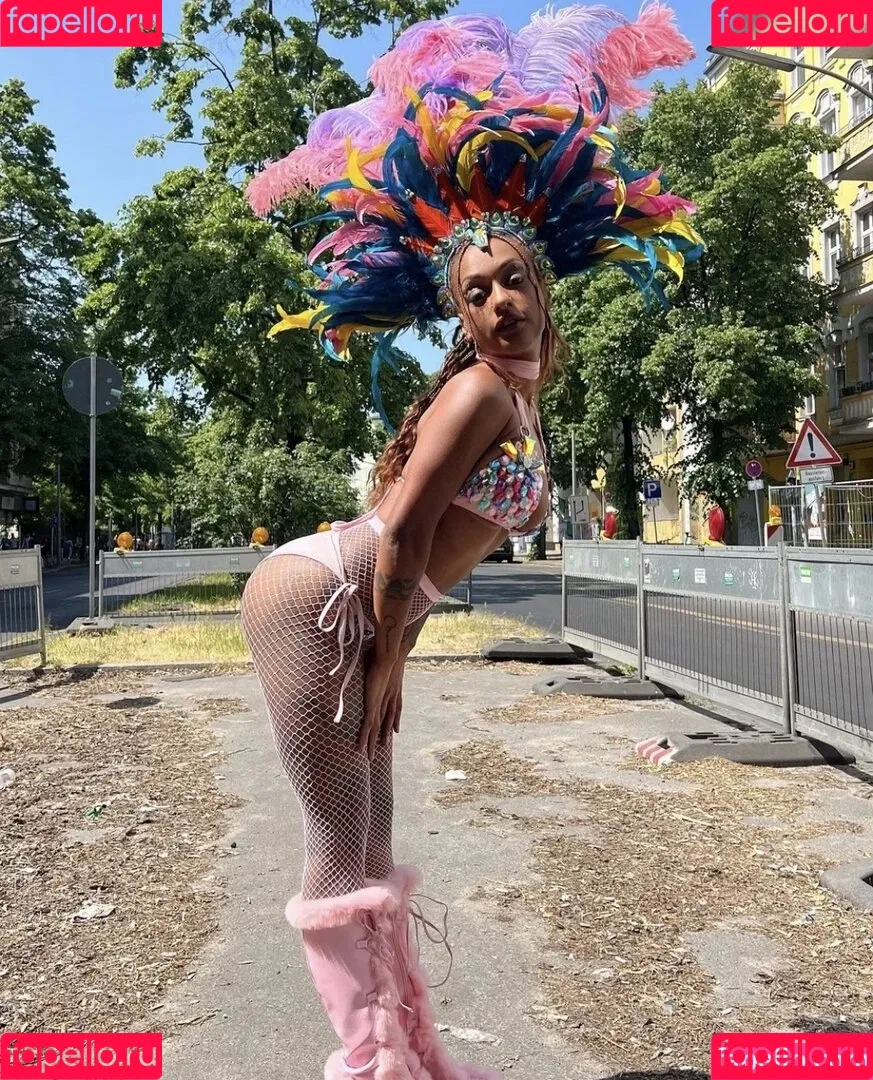 Nura Habib Omer Onlyfans Photo Gallery 