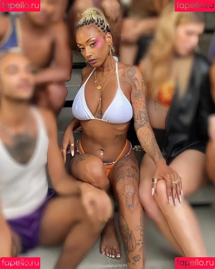 Nura Habib Omer Onlyfans Photo Gallery 