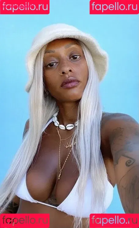Nura Habib Omer Onlyfans Photo Gallery 