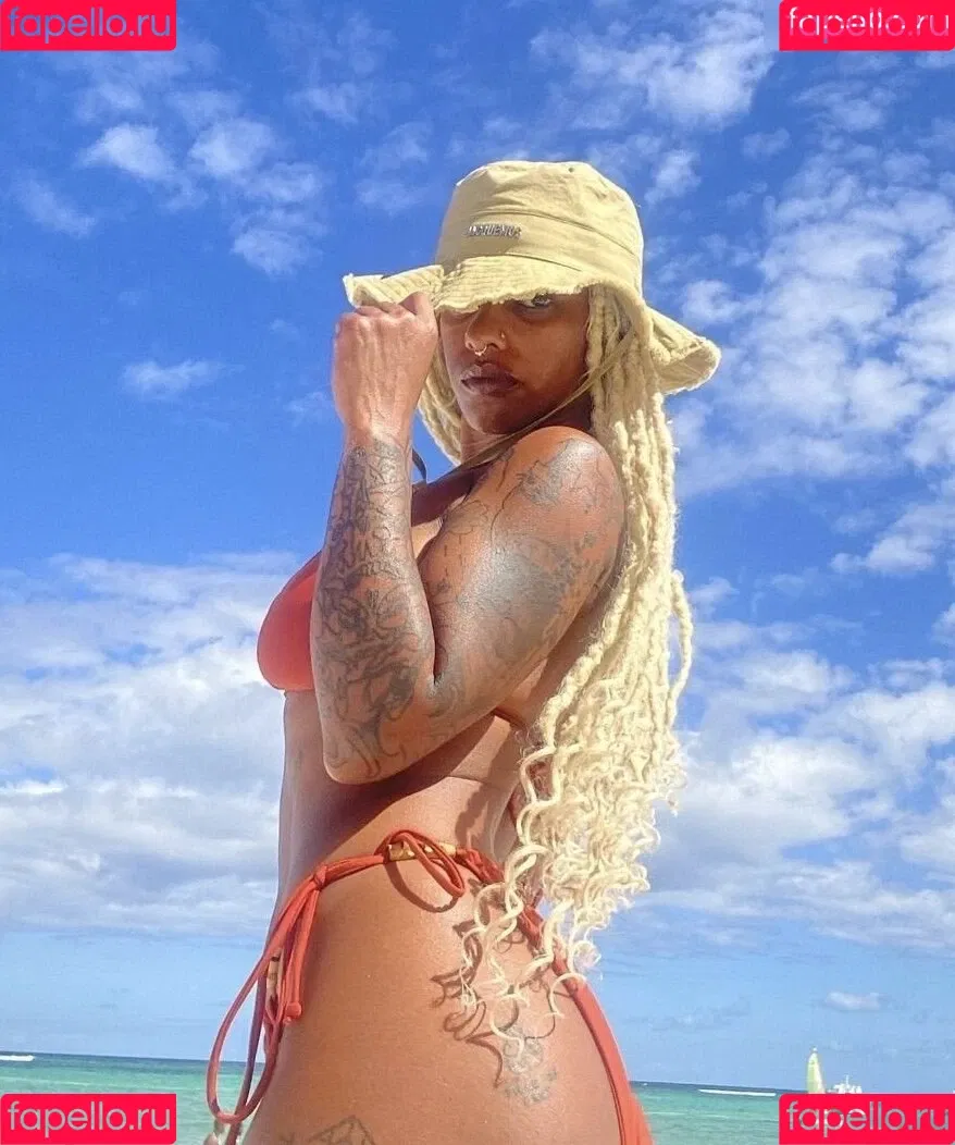 Nura Habib Omer Onlyfans Photo Gallery 