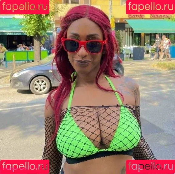 Nura Habib Omer Onlyfans Photo Gallery 