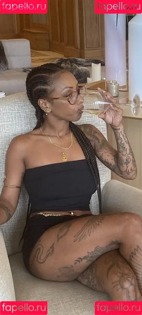 Nura Habib Omer Onlyfans Photo Gallery 