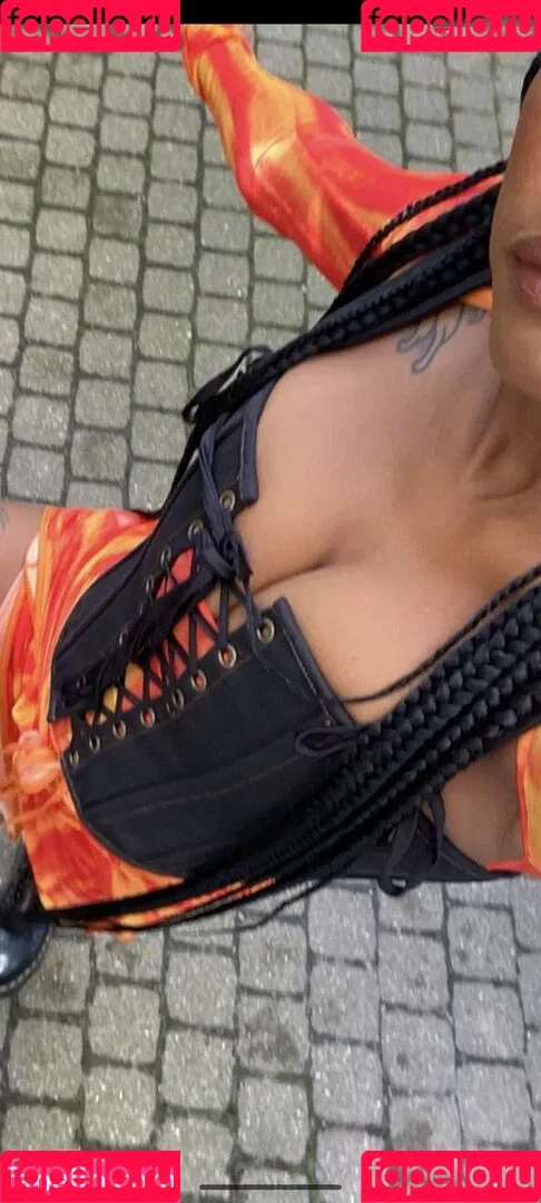 Nura Habib Omer Onlyfans Photo Gallery 