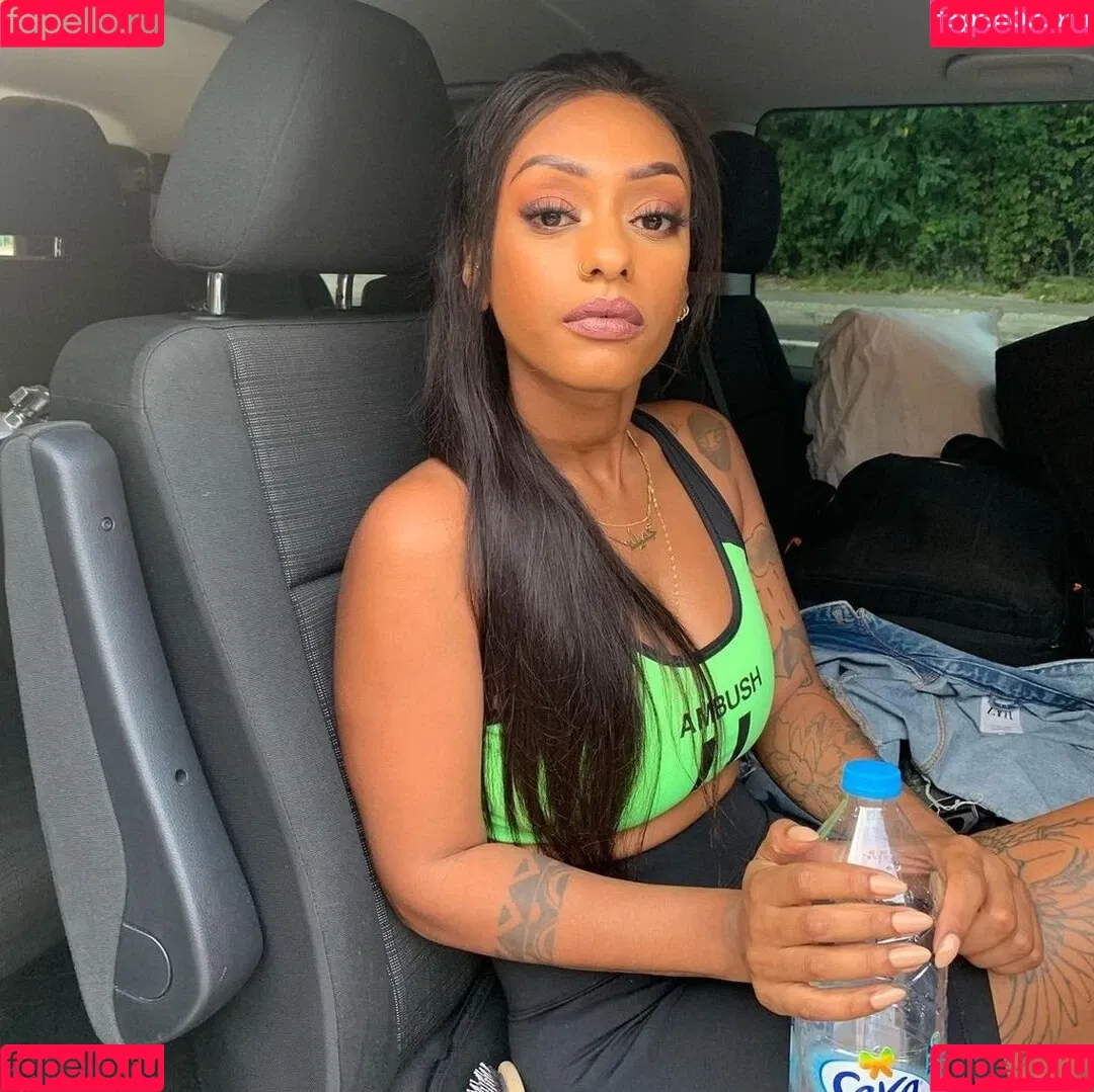 Nura Habib Omer Onlyfans Photo Gallery 