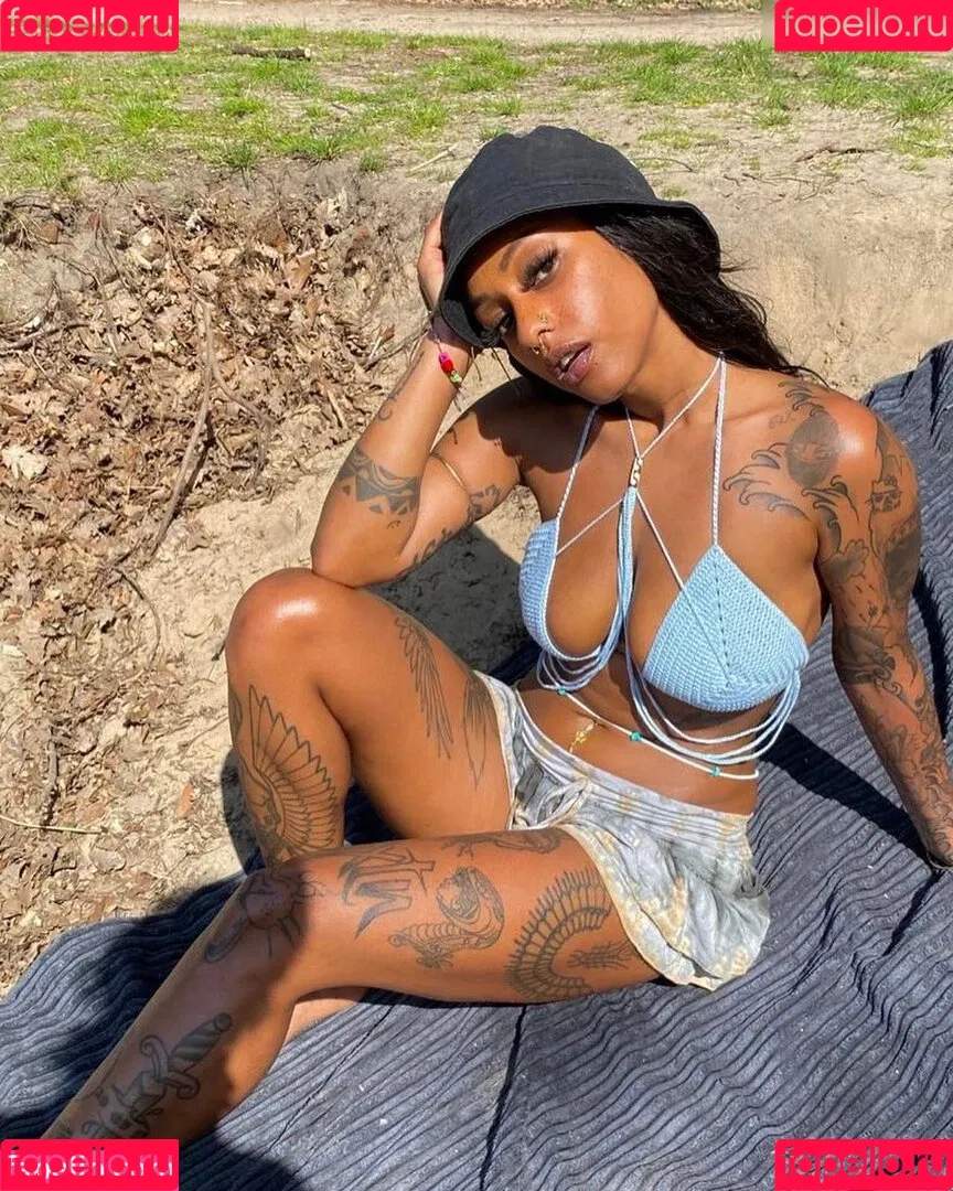 Nura Habib Omer Onlyfans Photo Gallery 