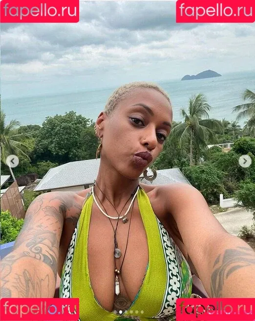 Nura Habib Omer Onlyfans Photo Gallery 