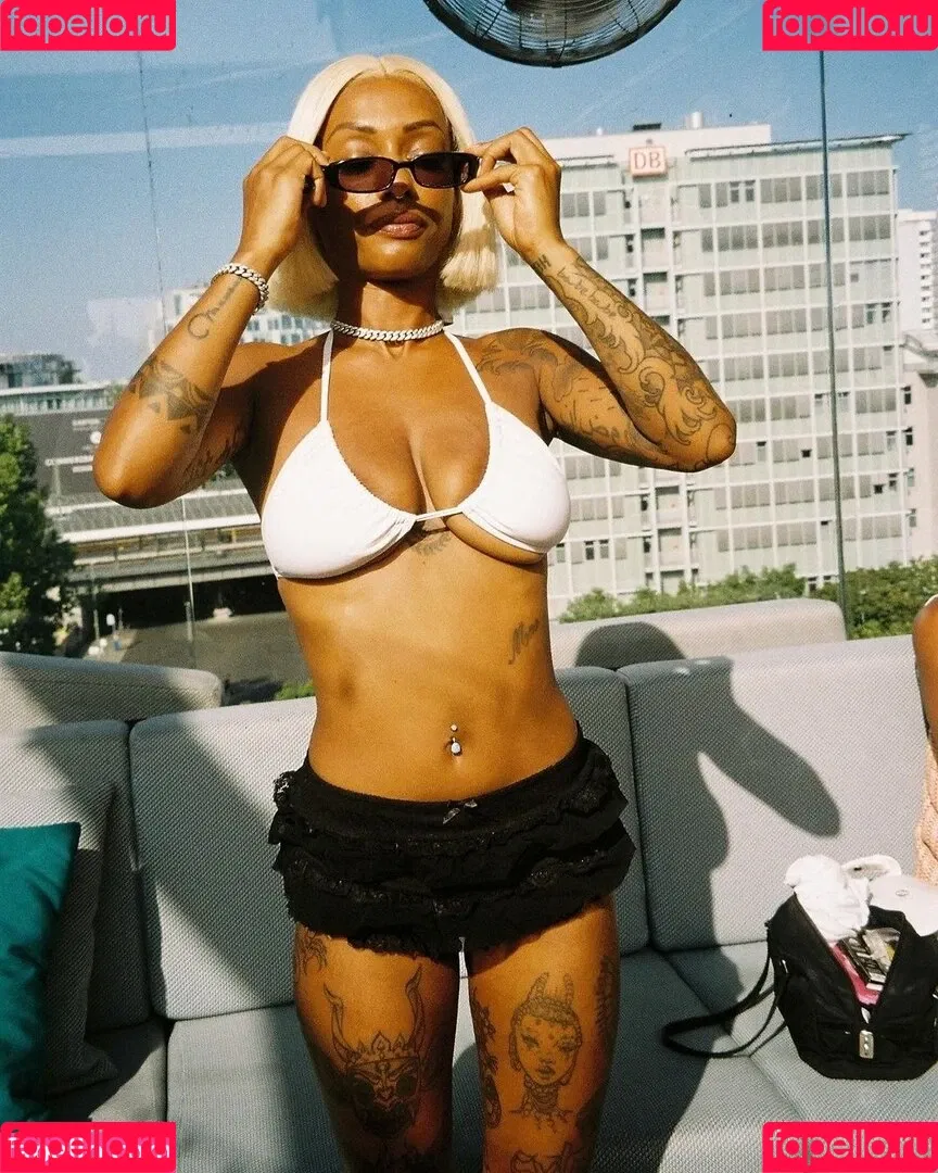 Nura Habib Omer Onlyfans Photo Gallery 