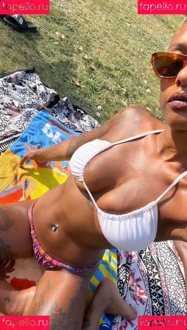 Nura Habib Omer Onlyfans Photo Gallery 