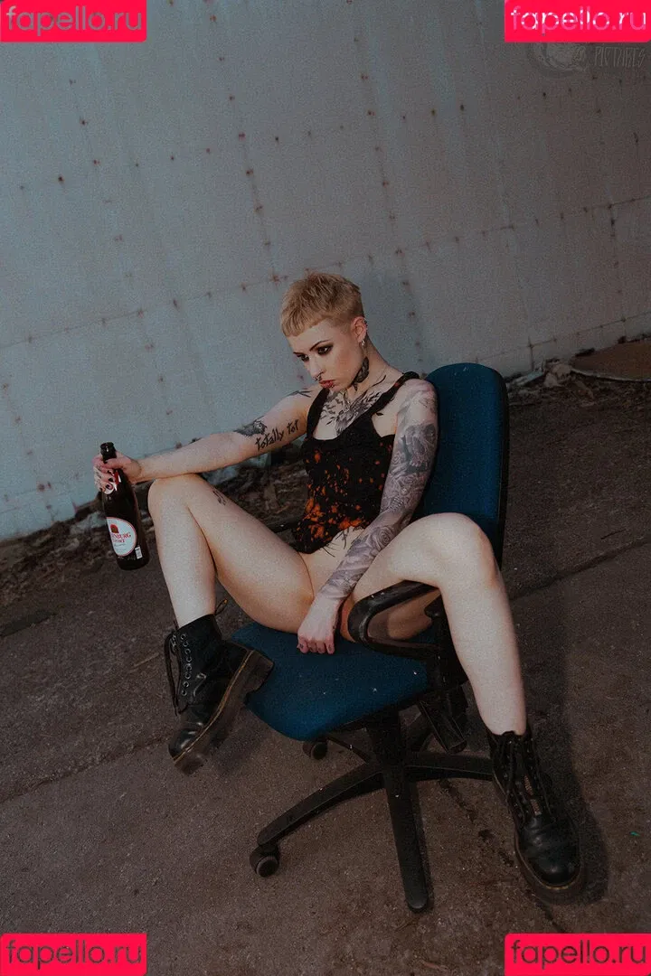 Triz Täss Onlyfans Photo Gallery 