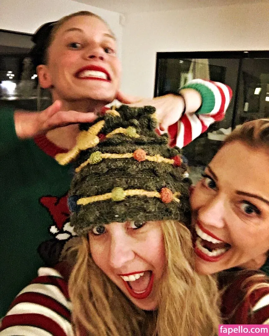 Triz Täss Onlyfans Photo Gallery 