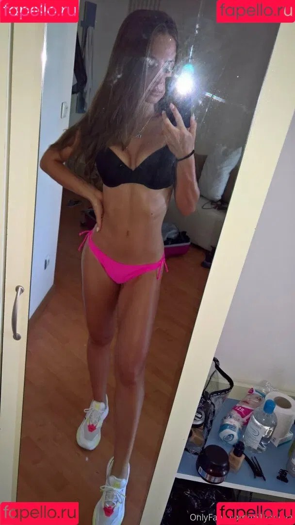 m1vanova Onlyfans Photo Gallery 