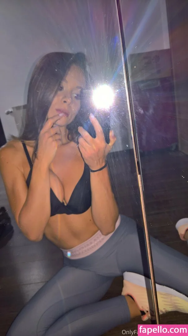 m1vanova Onlyfans Photo Gallery 