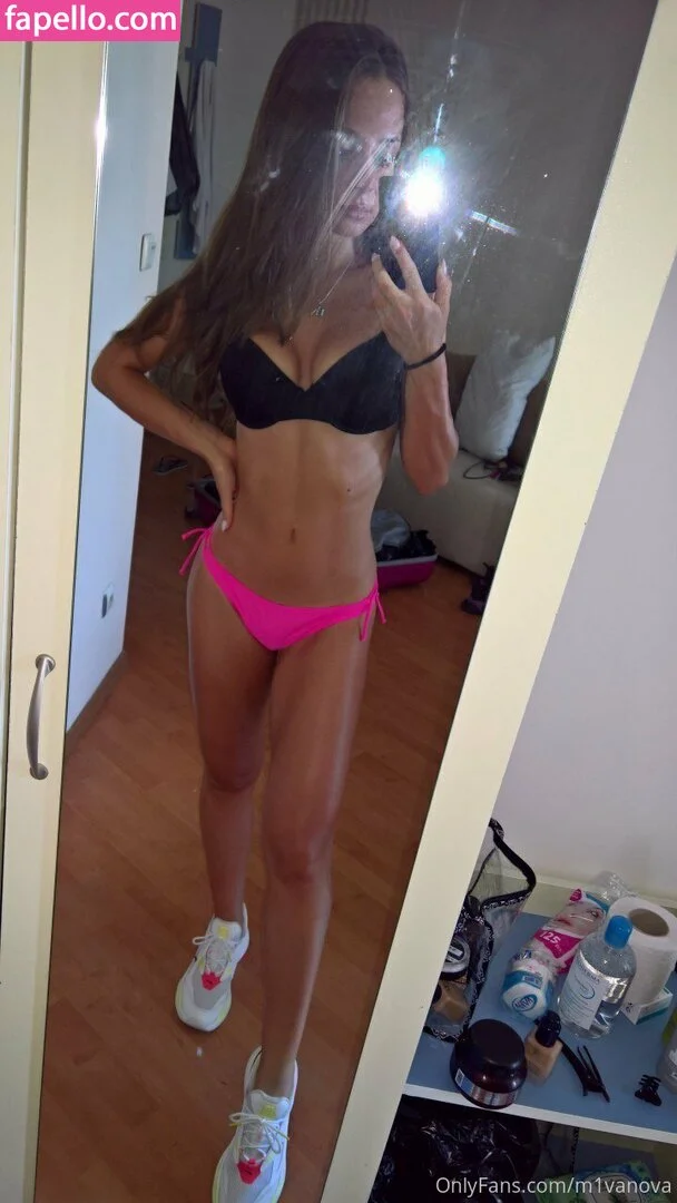 m1vanova Onlyfans Photo Gallery 
