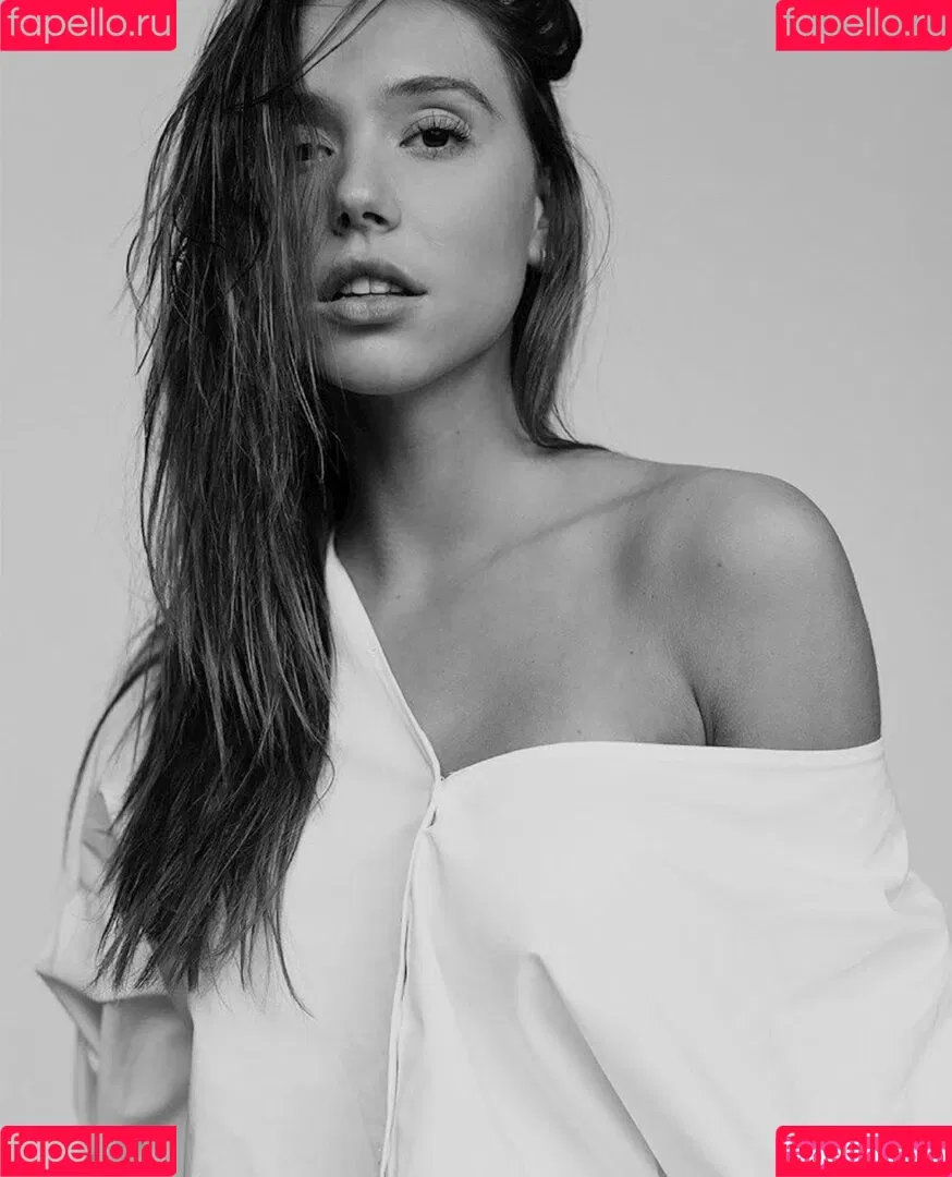 Alexis René Glabach Onlyfans Photo Gallery 