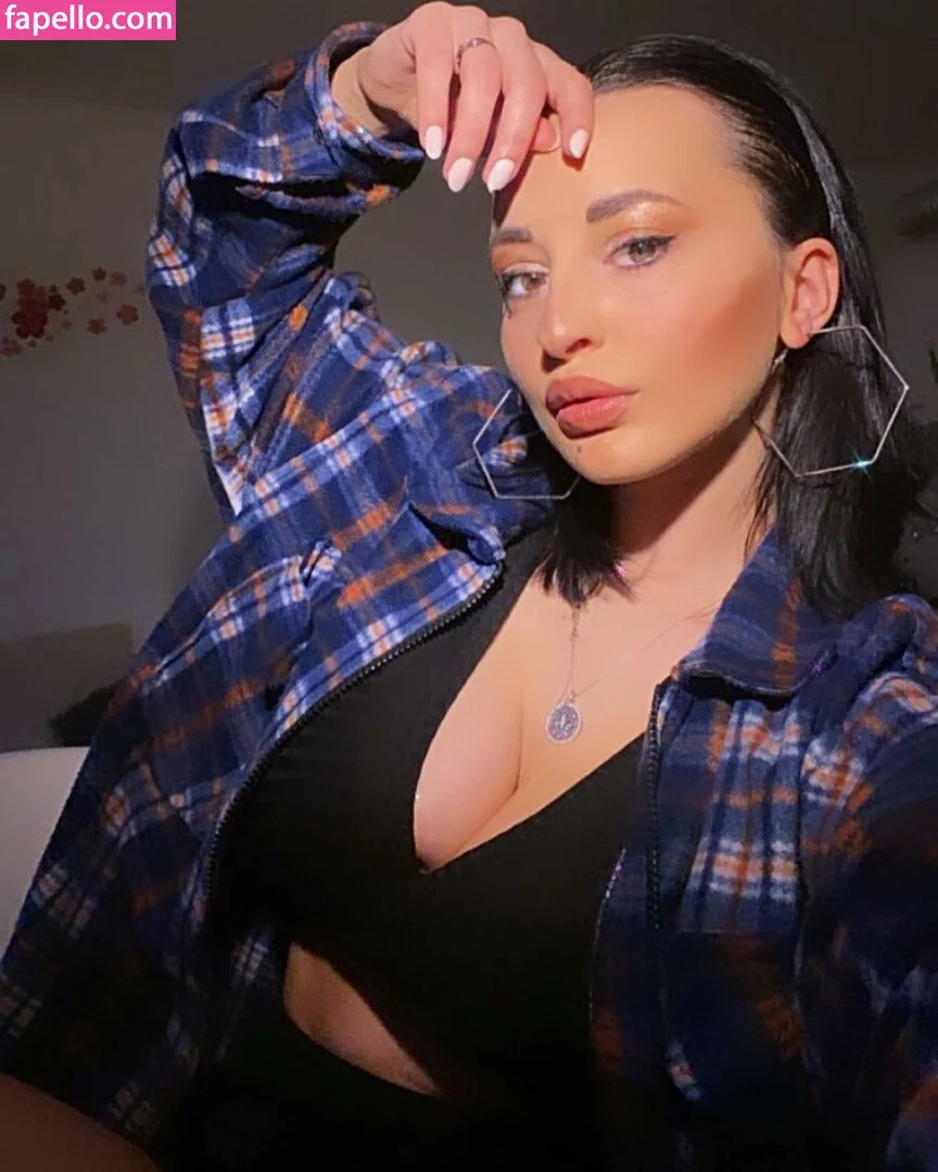 Nino Kikacheishvili Onlyfans Photo Gallery 