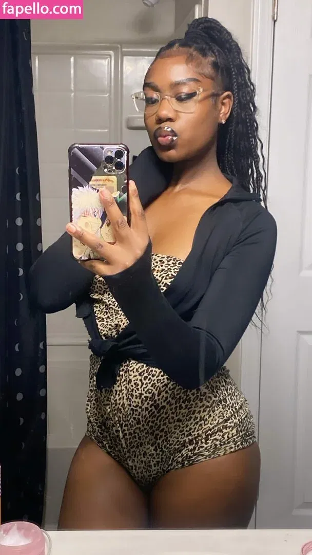 luv.tr1s3 Onlyfans Photo Gallery 